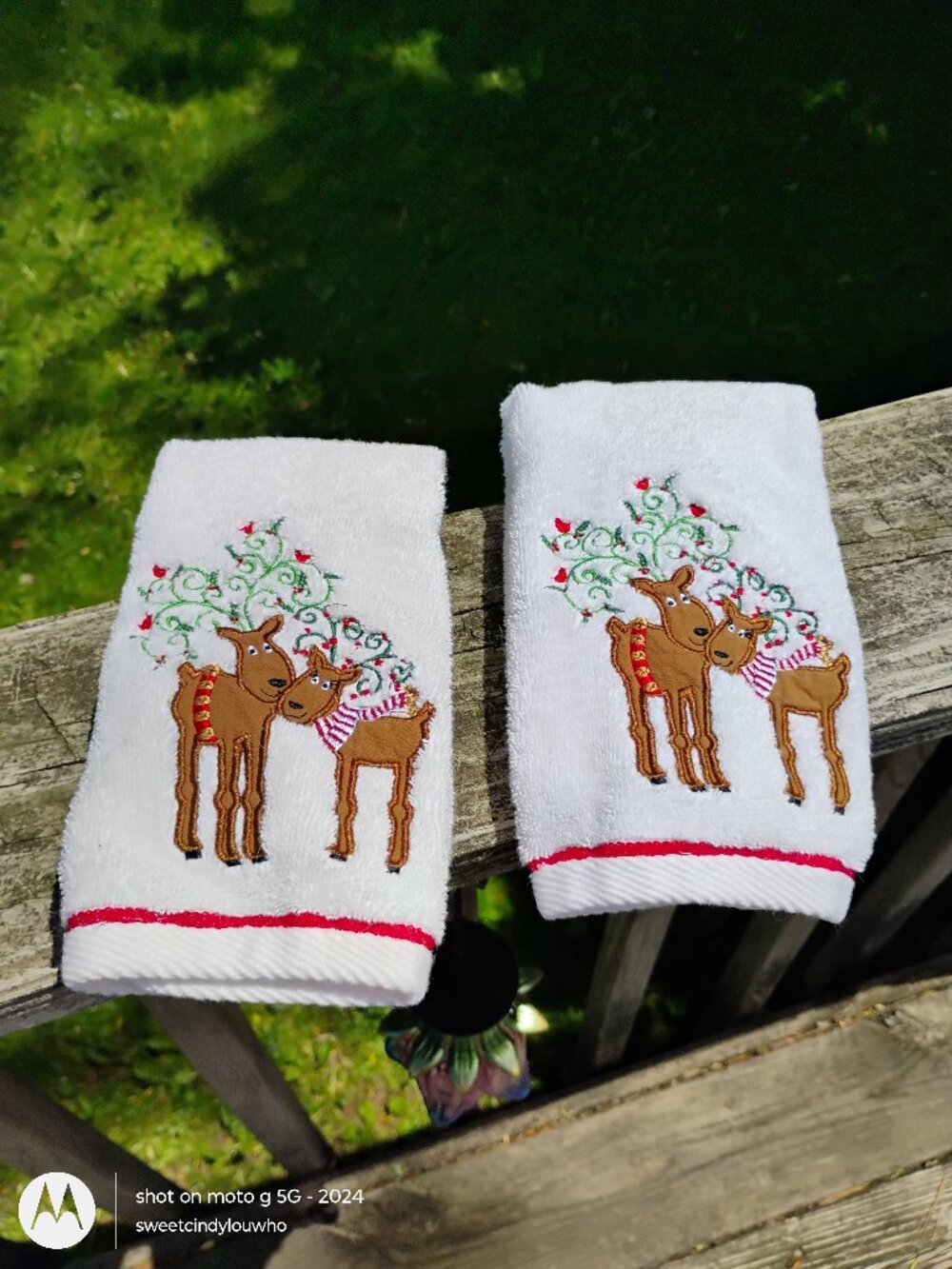 Jingles n Joy brand Christmas holiday theme w fancy deer lot of 2 finger towels